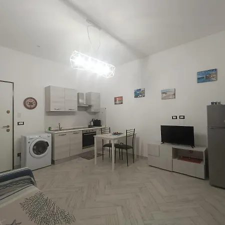 Casa Vacanze Via Nizza 57 Zinola-wifi Lejlighed Savona
