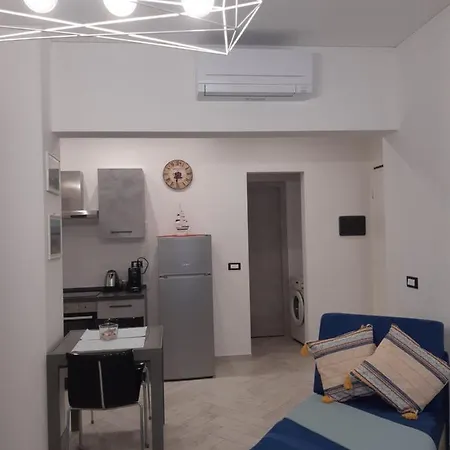 Casa Vacanze Via Nizza 57 Zinola-wifi Διαμέρισμα *