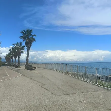Casa Vacanze Via Nizza 57 Zinola-wifi *